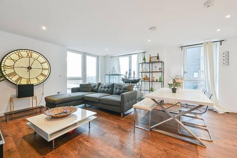 3 bedroom flat to rent, VALE COURT, Brentford, TW8