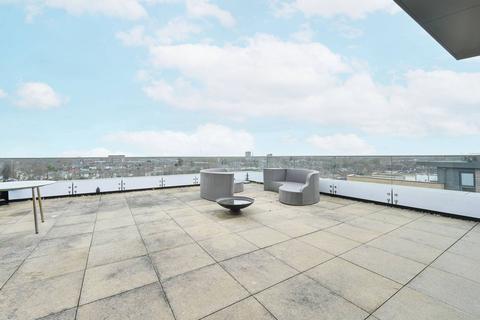 3 bedroom flat to rent, VALE COURT, Brentford, TW8