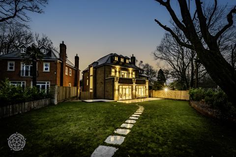 6 bedroom detached house for sale