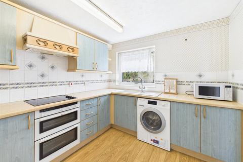 6 Brook Drive, Bude, EX23 8NY