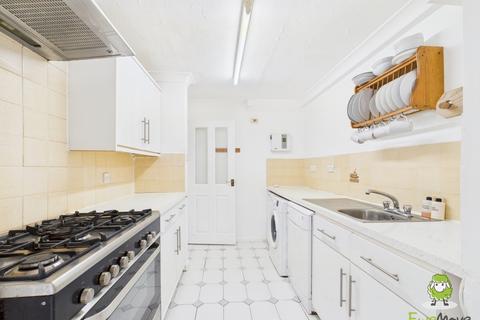 3 bedroom terraced house for sale, BRITTEN ROAD, BASINGSTOKE, HAMPSHIRE, RG22