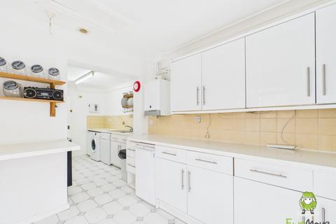 3 bedroom terraced house for sale, BRITTEN ROAD, BASINGSTOKE, HAMPSHIRE, RG22