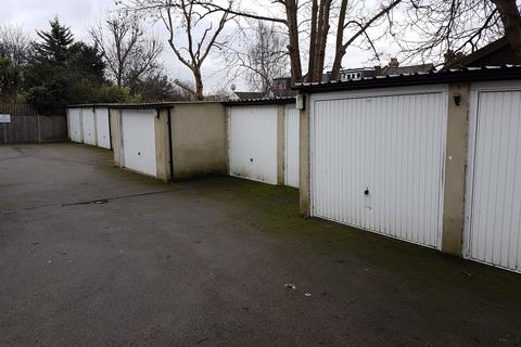 Garage to rent, Torrington Park, London N12