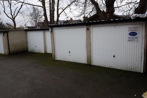 Garage to rent, Torrington Park, London N12