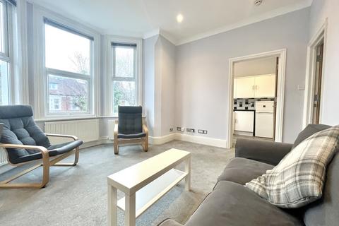 3 bedroom flat to rent, Blenheim Gardens, Willesden Green, NW2