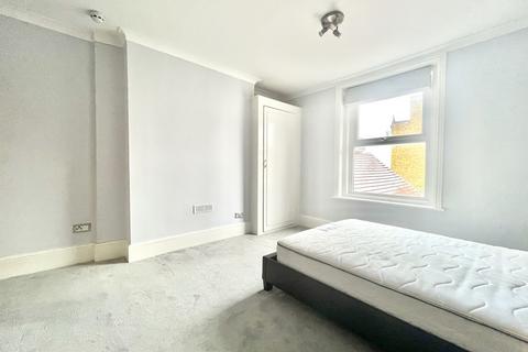 3 bedroom flat to rent, Blenheim Gardens, Willesden Green, NW2