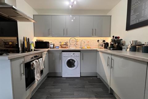 1 bedroom flat to rent, Cricklade Road, Swindon SN2