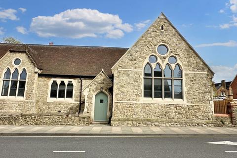 3 bedroom semi-detached house to rent, Priory Road, Maidstone ME15