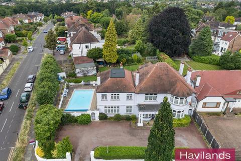 6 bedroom detached house to rent, Broad Walk, London