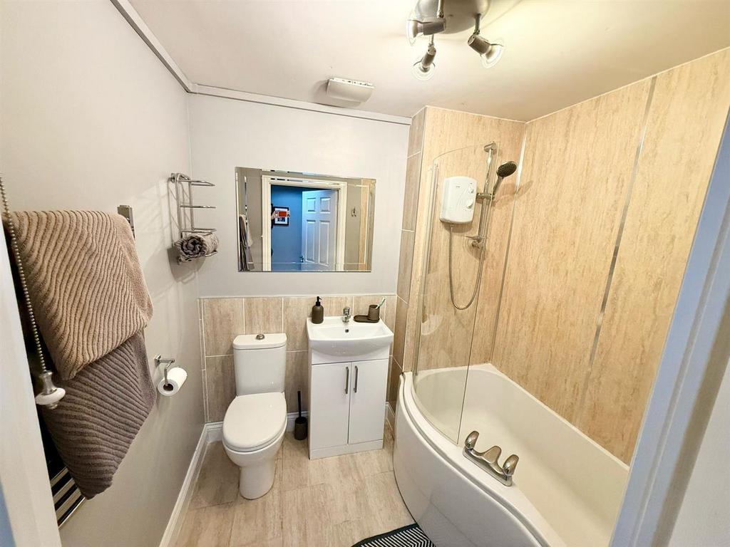 Oak Field Bathroom.JPG