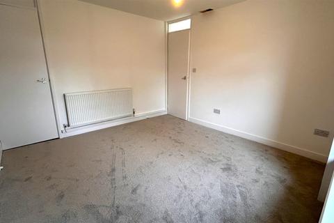 16 Stonecrop Close, Birmingham, B38 9QS