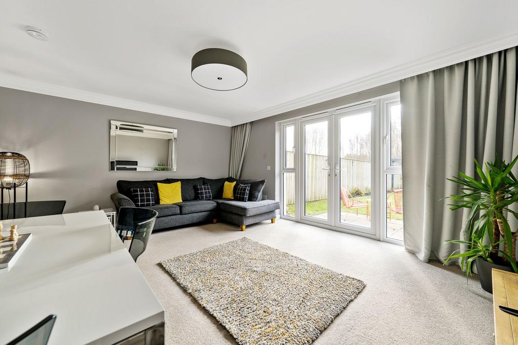 Lounge/Dining Area