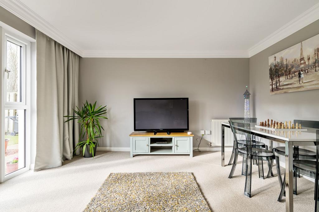 Lounge/Dining Area