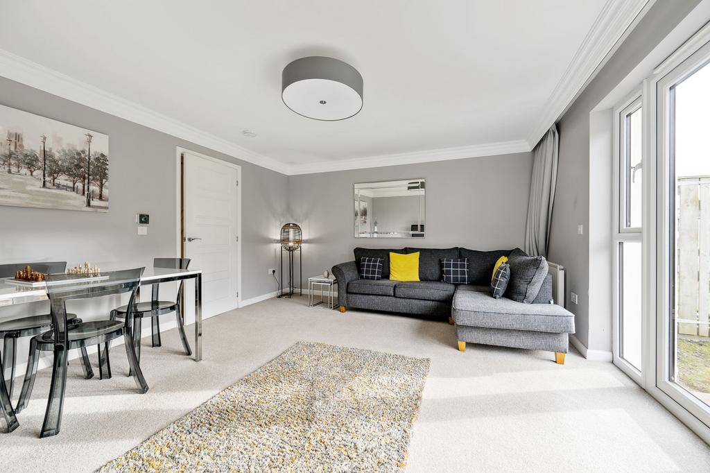 Lounge/Dining Area