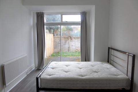 2 bedroom flat to rent, Godson Road, Croydon CR0