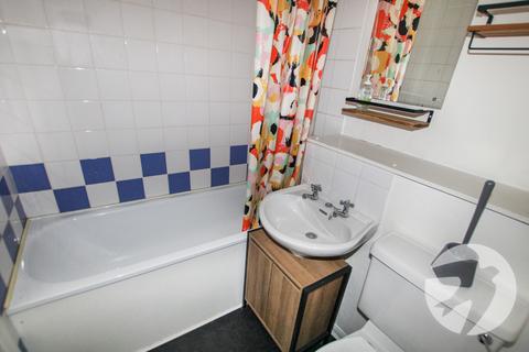1 bedroom flat for sale, Marlowe Gardens, London, SE9