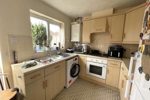 2 bedroom terraced house to rent, Helmsley Court, Peterborough