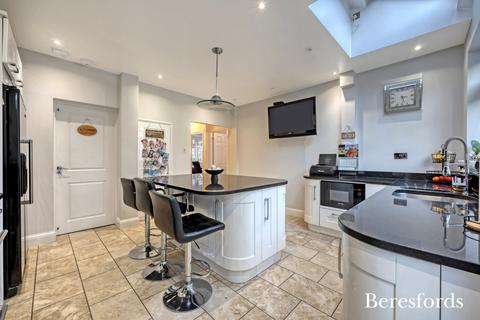 23 Netherpark Drive, Romford, RM2 5RJ