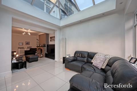 23 Netherpark Drive, Romford, RM2 5RJ