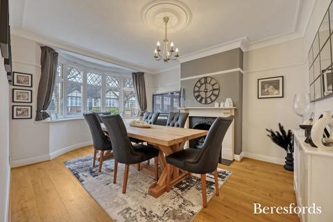 23 Netherpark Drive, Romford, RM2 5RJ