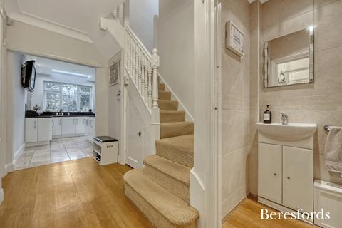 23 Netherpark Drive, Romford, RM2 5RJ