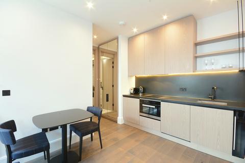 Studio to rent, Cresswell Gardens London SW5