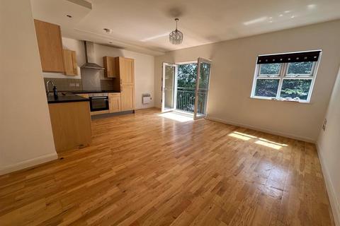 3 bedroom penthouse to rent, Free School Lane, Savile Park, Halifax