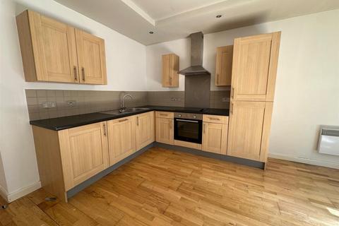 3 bedroom penthouse to rent, Free School Lane, Savile Park, Halifax