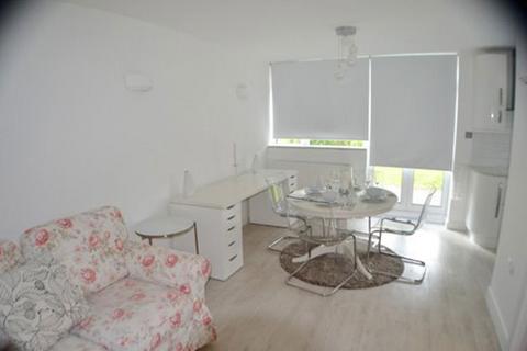 1 bedroom flat to rent, BEAUTIFUL HIGH SPEC ONE BED WITH COMMUNAL GARDEN