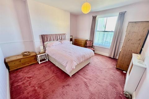 2 bedroom flat for sale, Castle Road, Scarborough