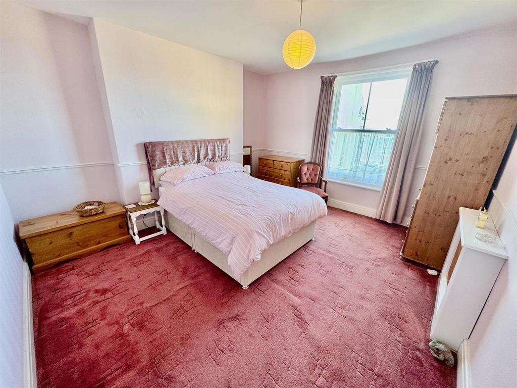 Bedroom 1.jpg