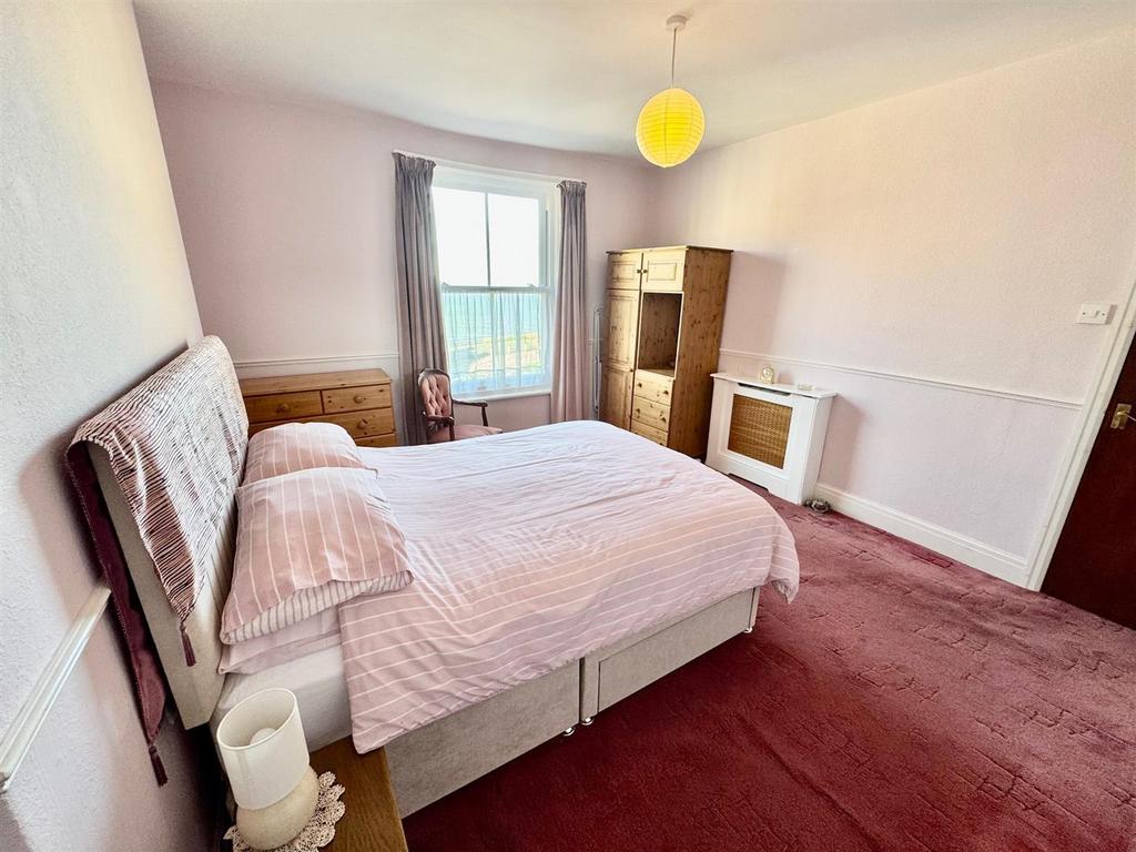 Bedroom 1b.jpg