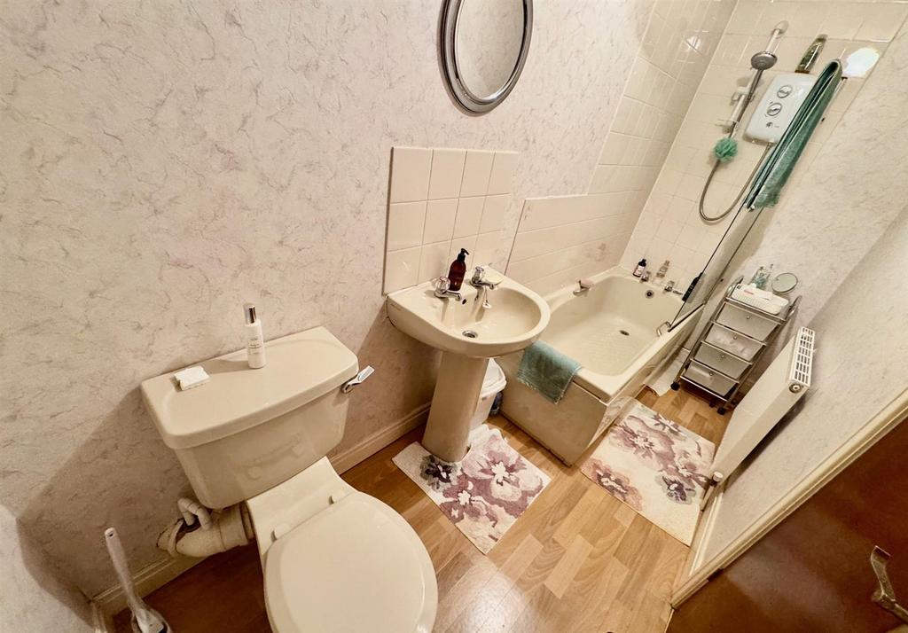 Bathroom.jpg
