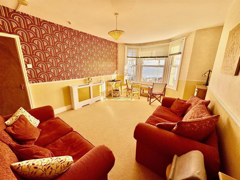 Lounge 2.jpg