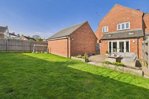 4 bedroom end of terrace house for sale, Grays Close, Paulerspury, NN12