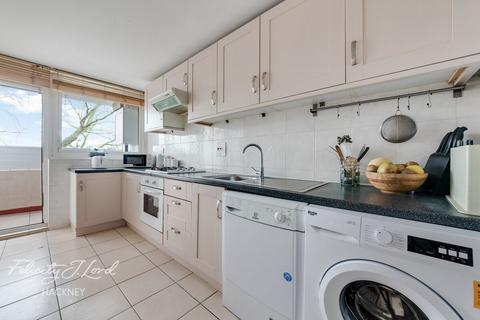 1 bedroom in a house share to rent, Chatham Place, LONDON
