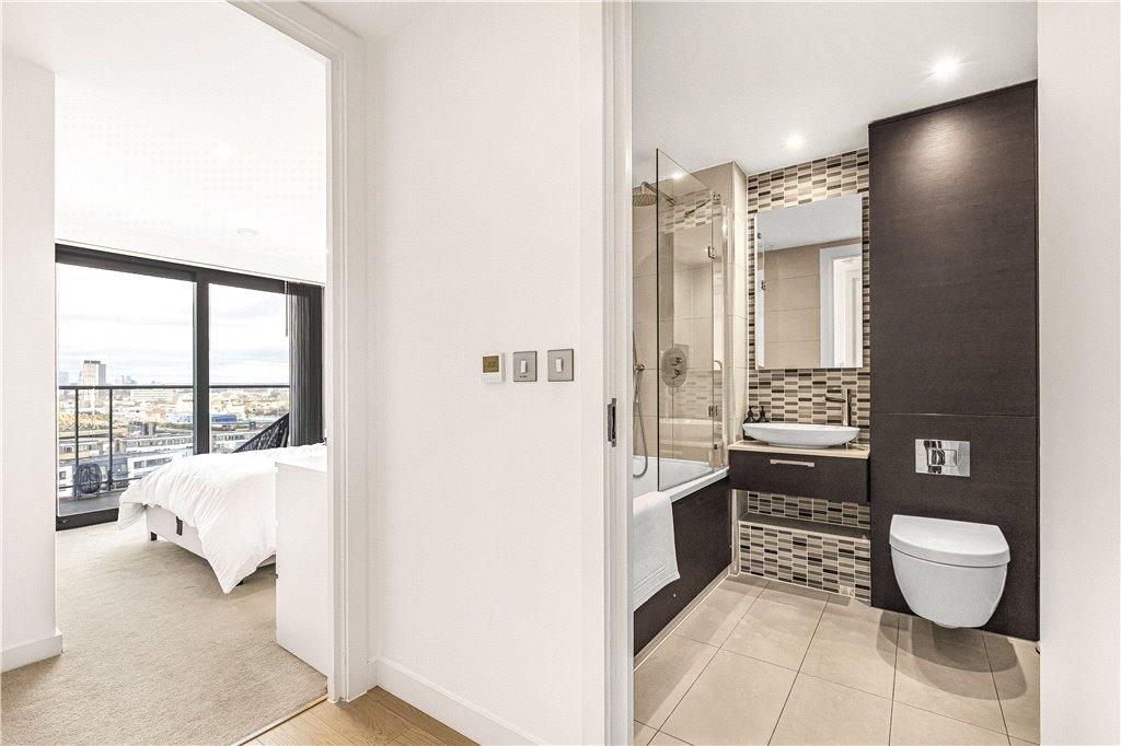 Bedroom/Bathroom