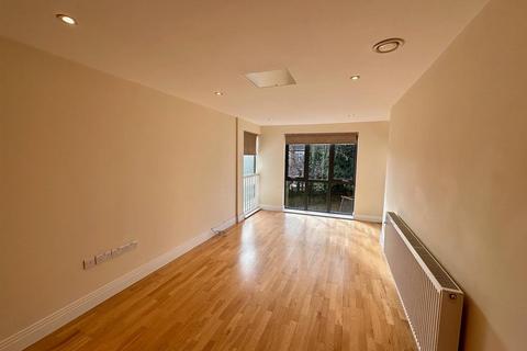 2 bedroom apartment for sale, Garden court, Station Road, West Drayton