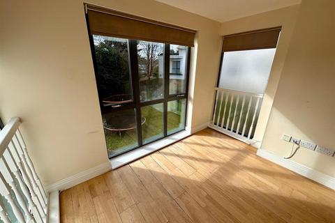 2 bedroom apartment for sale, Garden court, Station Road, West Drayton