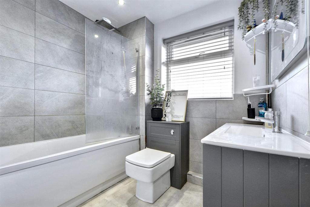 Bathroom 1.jpeg