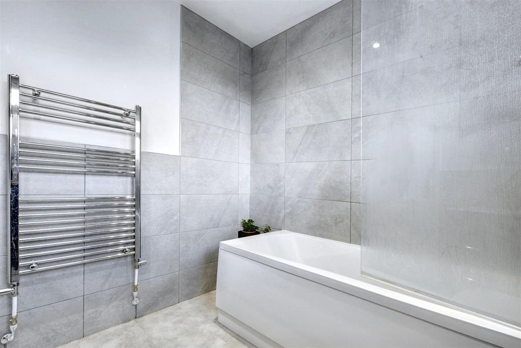 Bathroom 2.jpeg