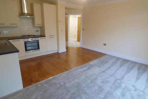 2 bedroom flat to rent, 2A Elm Road, Kent DA14