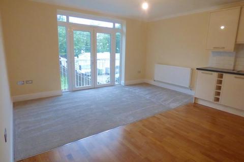 2 bedroom flat to rent, 2A Elm Road, Kent DA14