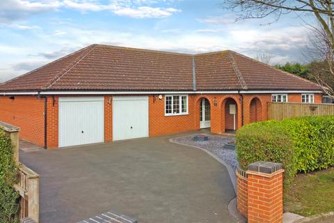 3 bedroom detached bungalow for sale, Newton Close, Swinderby, Lincoln