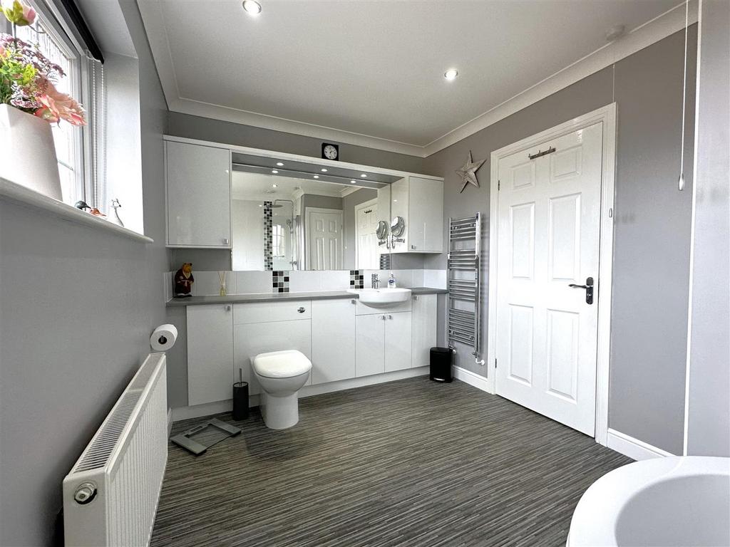 Modern Bathroom 353