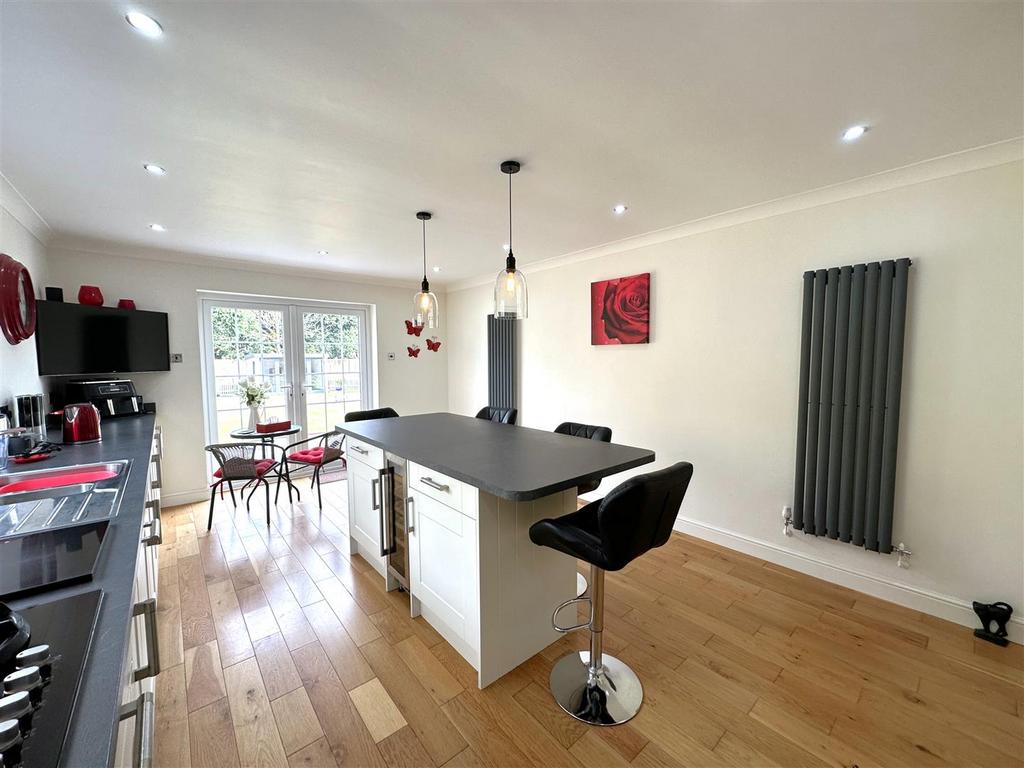 Kitchen With Island &amp; French Doors 255