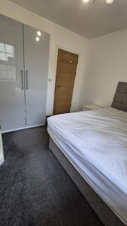 2 bedroom flat to rent, Daisy Bank Road, M14 5QH