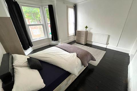 1 bedroom in a house share to rent, Alfreton Road, Nottingham NG7