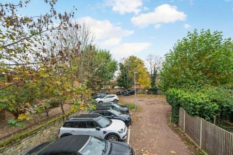 2 bedroom apartment to rent, Weybridge, Surrey, KT13