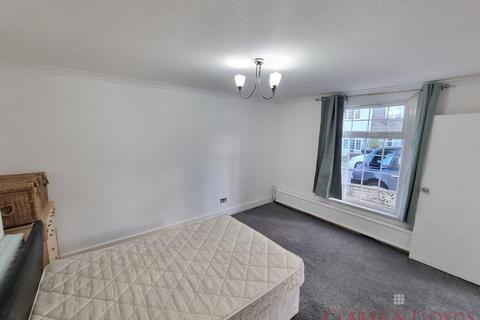 3 bedroom detached house to rent, Buckhurst Hill IG9